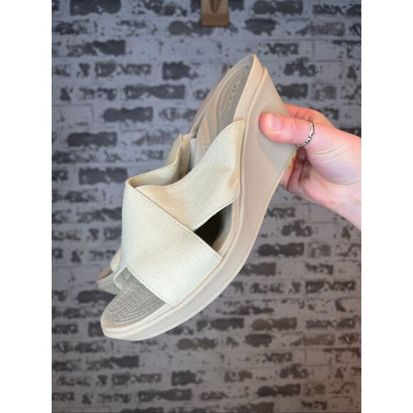 Crocs | women tan rubber wedges - Picture 1 of 7